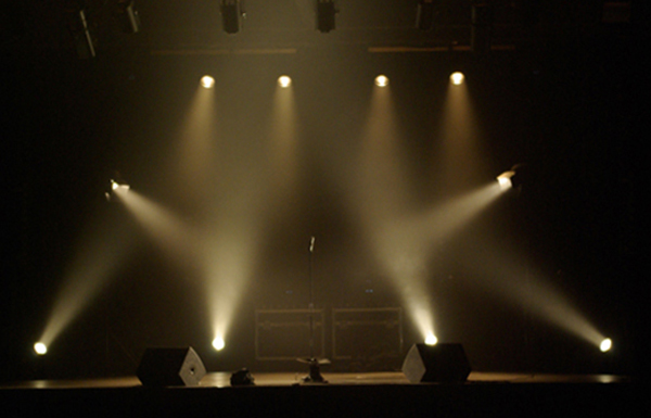 Derrière les scènes