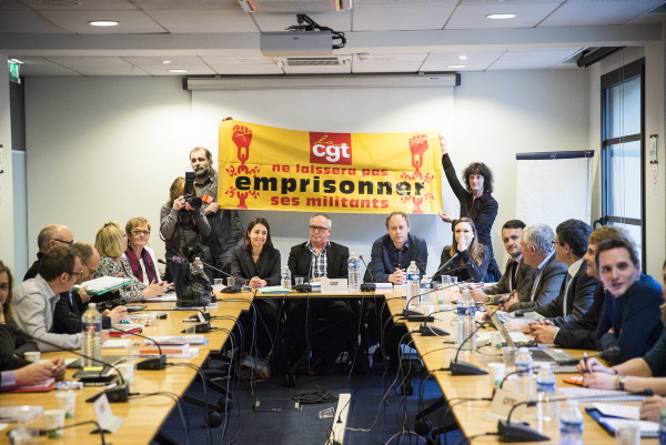 Tour de chauffe pour des négociations tendues