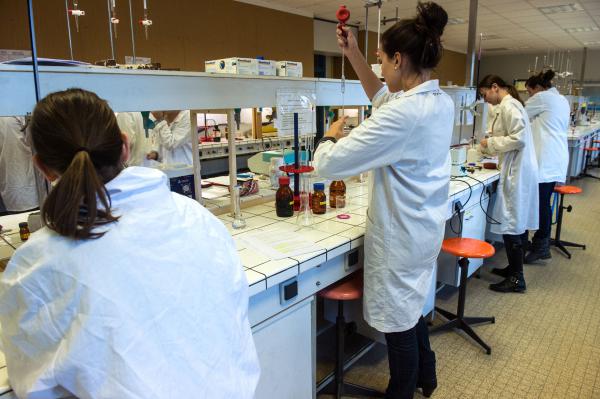 Les chercheurs freinent le coup de rabot sur leurs crédits