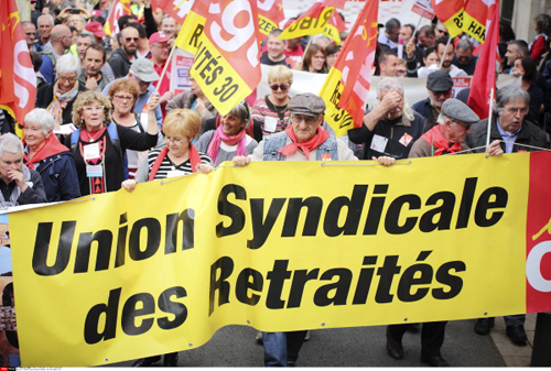 Les retrait&eacute;s battent le pav&eacute;