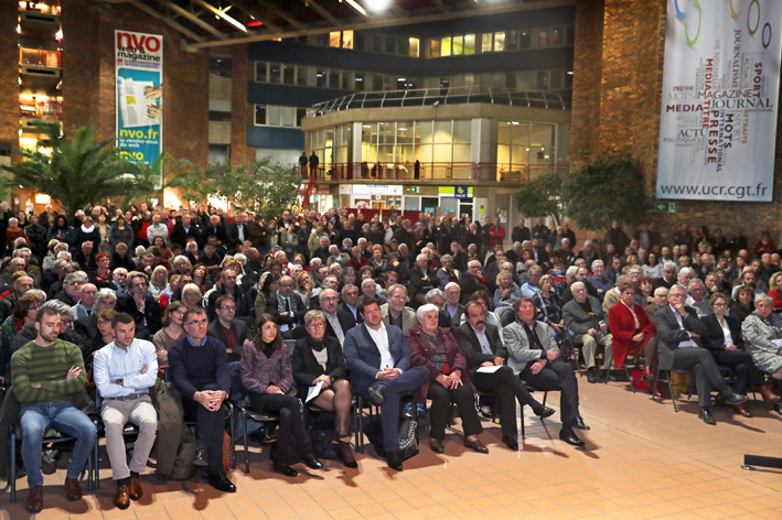 Une foule émue et silencieuse a pu regarder le film d’hommage à Louis Viannet.
Il est disponible sur le site de la CGT http://cgt.fr/Louis-Viannet.html