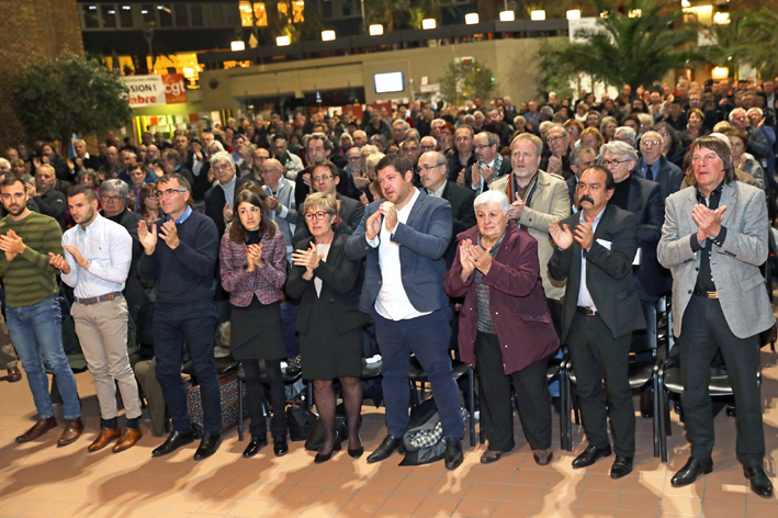 La minute de silence a été remplacée par une minute d’applaudissements.