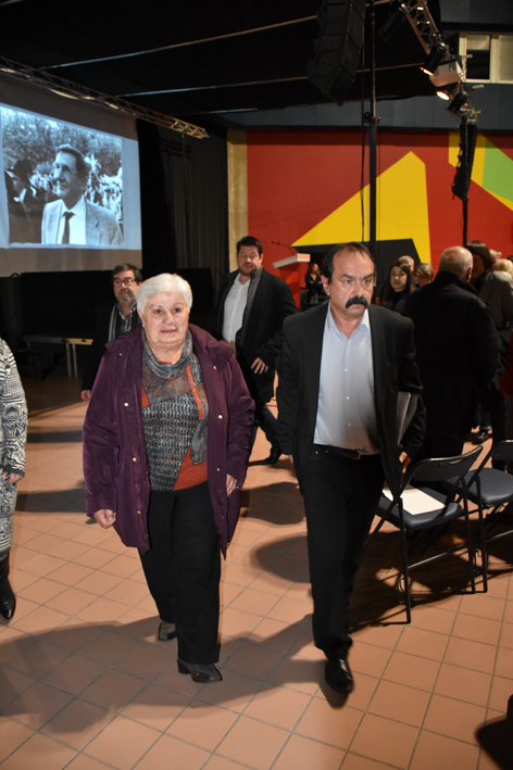 Philippe Martinez et l’épouse de Louis Viannet partent ensemble pour le dernier hommage à l’ancien secrétaire général.