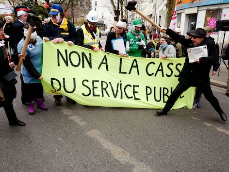 Sept syndicats unis pour sauvegarder et développer les missions publiques