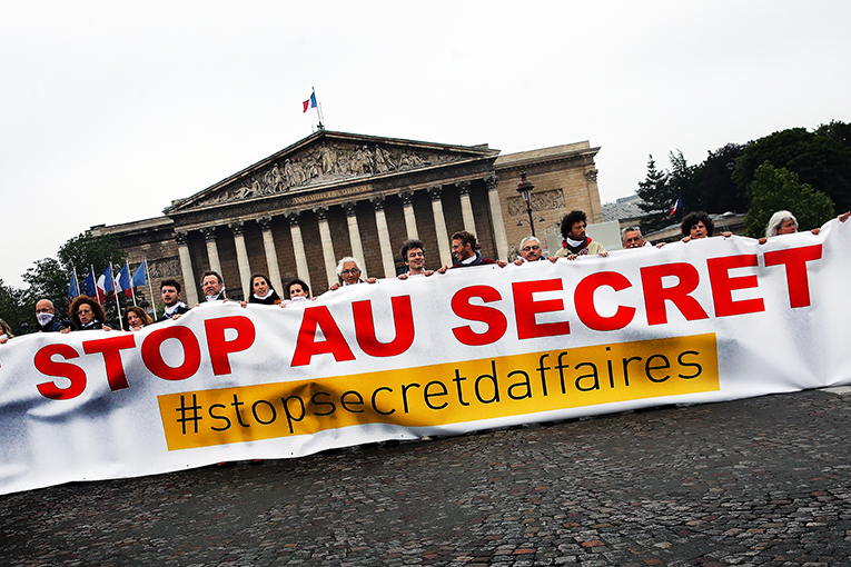 Secret des affaires : associations et syndicats s’associent au recours constitutionnel