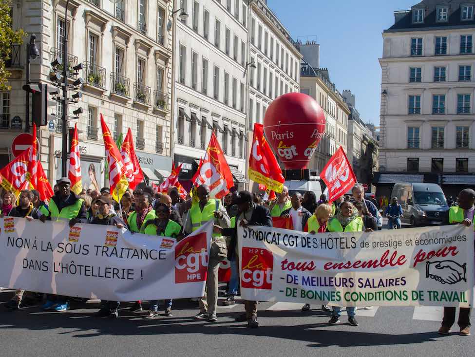 À l'appel de la CGT, les salariés des hôtels parisiens descendent dans la rue