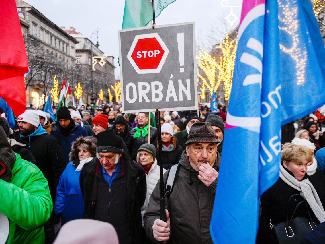 En Hongrie, les salariés manifestent contre des « lois esclavagistes »