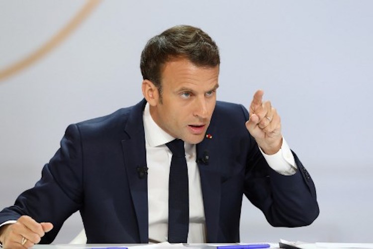 Emmanuel Macron maintient son cap et déroule son programme