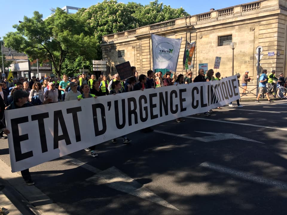 À Bordeaux, outre les syndiqués et les gilets jaunes, des militants écologistes, venus défendre l'urgence climatique en même temps que l'urgence démocratique et sociale, ont pris part au défilé du 1er-mai qui s'est, lui aussi, déroulé dans un e ambiance à l'exact opposée de celles qu'ont eu à subir les militants CGT et d'autres à Paris, comme ont pu le constater les journalistes de la NVO.

Takeo